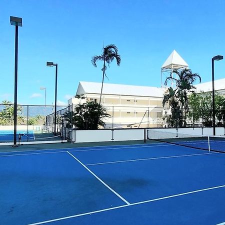 Cairns Luxury Seafront Apartment Екстер'єр фото
