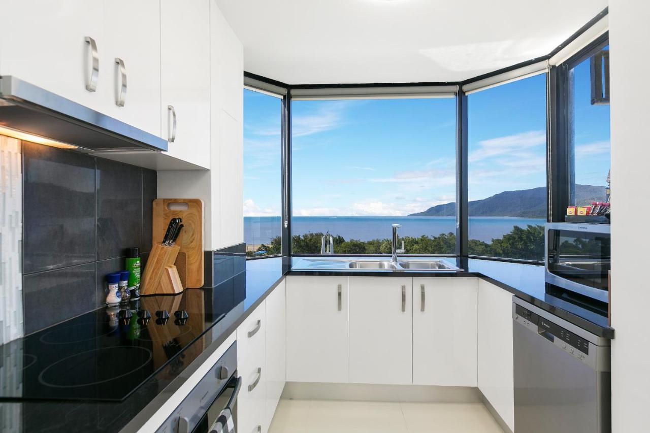 Cairns Luxury Seafront Apartment Екстер'єр фото