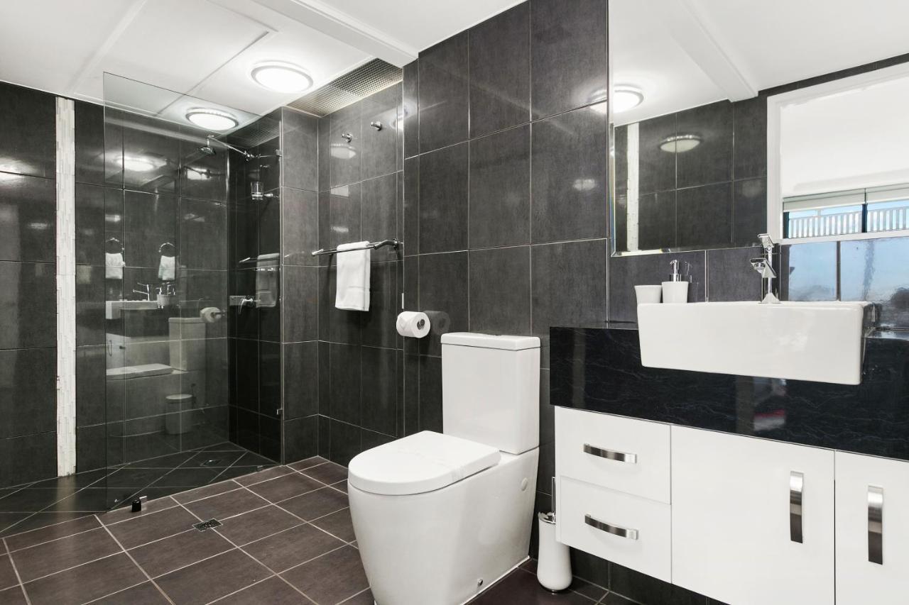 Cairns Luxury Seafront Apartment Екстер'єр фото
