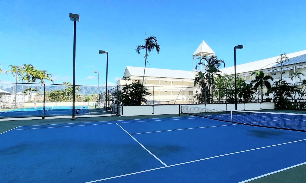 Cairns Luxury Seafront Apartment Екстер'єр фото